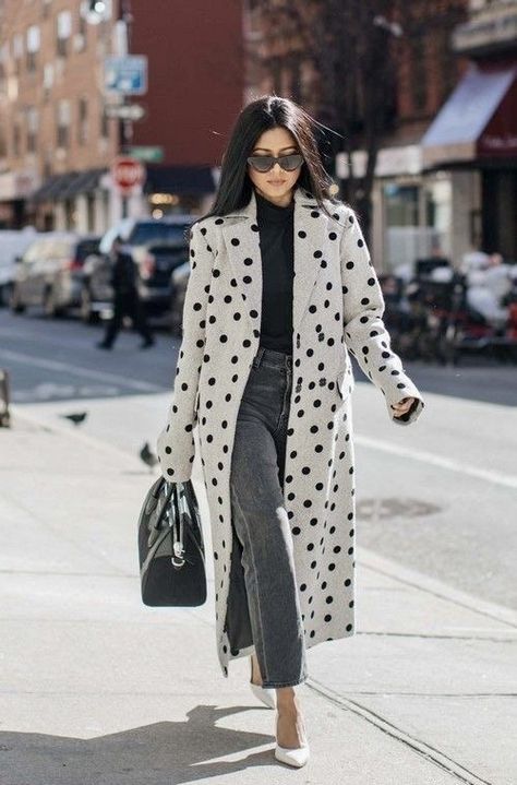 Dots Outfit, Polka Dots Outfit, Coat Street Style, Polka Dots Fashion, Modieuze Outfits, Looks Chic, Ruffle Skirt, Fall Winter Outfits, Work Fashion