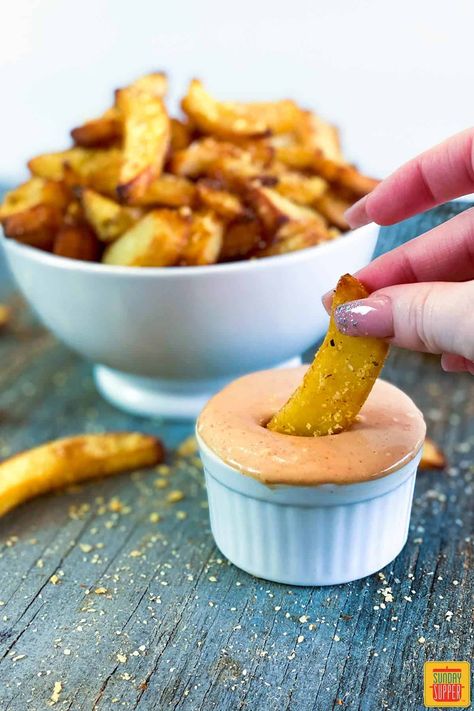 Bison Burger Recipe, French Fry Sauce, Fry Sauce Recipe, Crispy Potato Wedges, Crispy Baked Potatoes, Roasted Potato Wedges, Potato Wedges Recipe, Honey Glazed Ham, Wedges Recipe