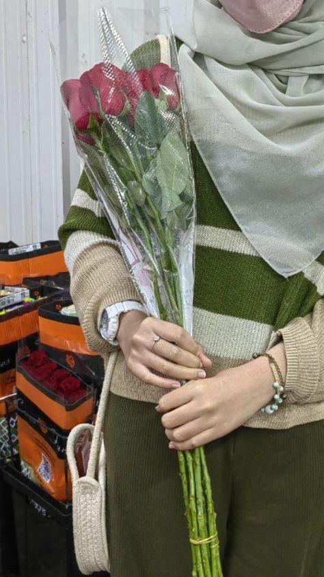 Person Holding Bouquet Reference, Guy Holding Bouquet, Holding Bouquet Reference, Someone Holding Flowers, Person Holding Flowers Drawing, Holding Bouquet Of Flowers Pose, People Holding Flowers, Person Holding Bouquet, Hands Holding Bouquet