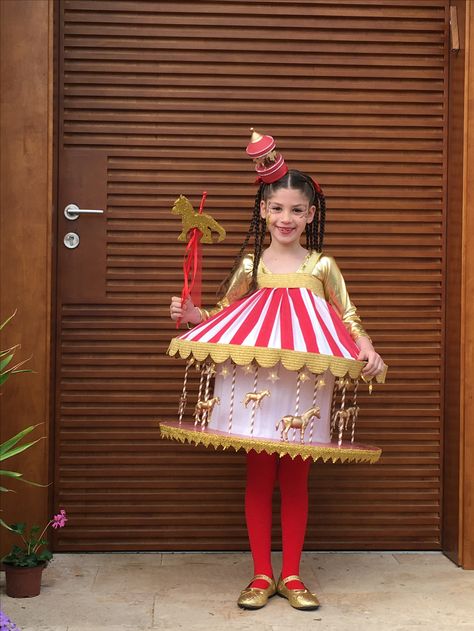 My little carousel- Carousel costume Carousel Costume, Bubble Costume, Kids Halloween Costumes, Carnaval Costume, Costumes Diy, Diy Halloween Costumes For Kids, Diy Kostüm, Circus Costume, Circus Clown