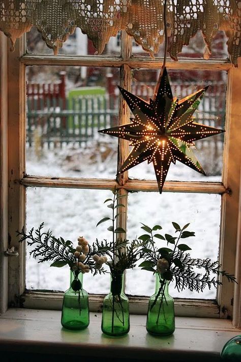 Rustic Christmas Window Decorations Natal Country, Ghost Of Christmas Past, Winter Window, Looking Out The Window, Window View, Christmas Window, Star Decorations, Christmas Past, Kwanzaa