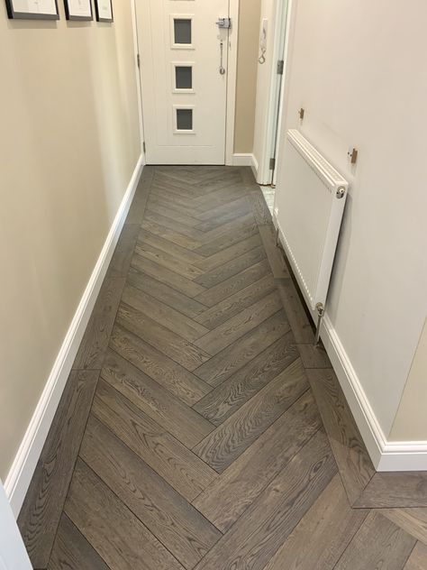 Dark herringbone floor Herringbone Laminate Flooring, Wood Floor Pattern, Herringbone Tile Floors, Hall Flooring, Herringbone Wood Floor, Herringbone Wood, Hallway Flooring, Wooden Tile, Floor Tile Design