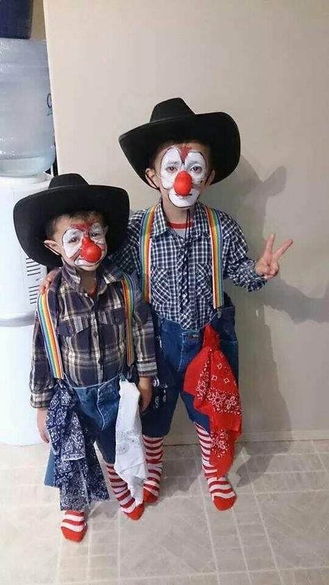 Rodeo clown costumes for children. Happy Halloween. Halloween Diy Costumes, Diy Costumes Kids Boys, Rodeo Clown, Clown Costumes, Cheap Halloween Costumes, Diy Costumes Kids, Homemade Halloween Costumes, Costumes Kids, Hallowen Costume