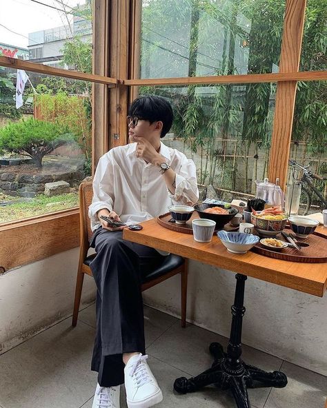 Coffee Shop Concept, Korean Street Fashion Men, Man Cafe, Korean Cafe, Ootd Poses, Coffee Date Outfits, Asian Men Fashion, Male Pose Reference, Minimalist Fashion Men