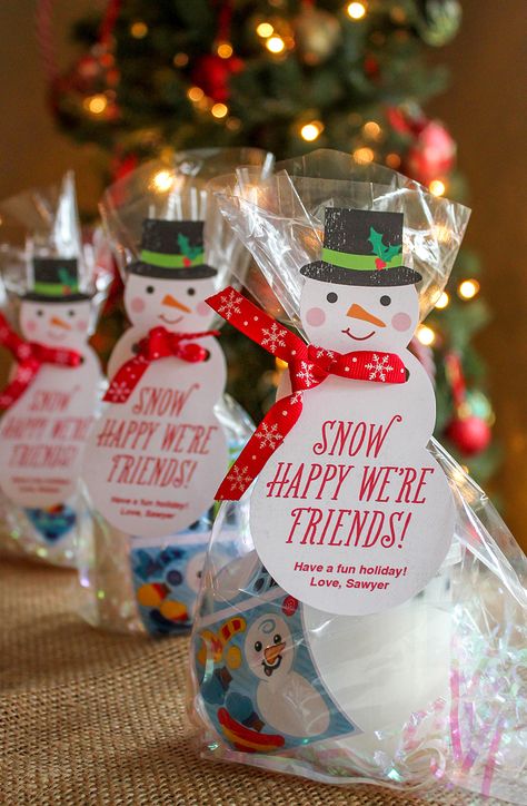 Snowman Gift Tags, Classmates Gifts, Cheap Christmas Gifts, Snowman Gifts, Easy Christmas Gifts, Classroom Gifts, Gift Toppers, Neighbor Gifts, Holiday Gift Tags