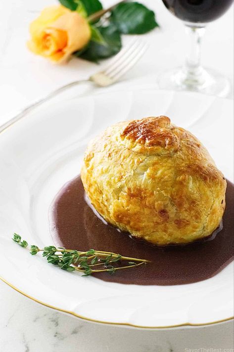 Mini Beef Wellingtons with Cabernet Sauce Beef Wellington Sauce, Butter Fish Recipe, Individual Beef Wellington, Mini Beef Wellington, Recipe Puff Pastry, Wellington Recipe, Brie Puff Pastry, Beef Wellington Recipe, French Recipes