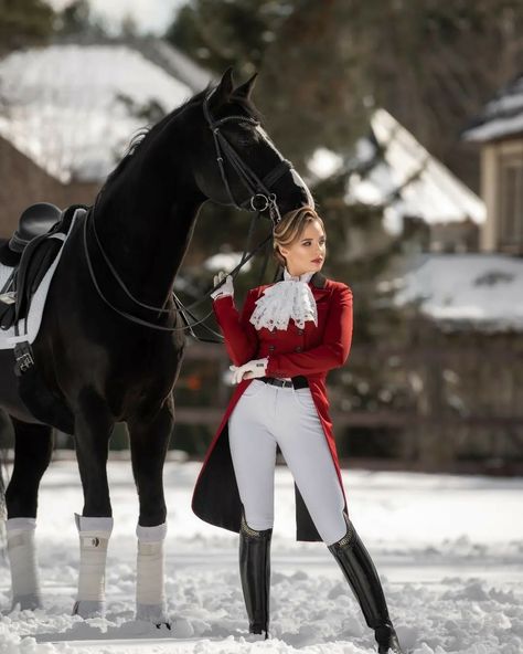 Horse Riding Attire, Equestrian Style Outfit, Horse Riding Outfit, Equestrian Chic, Horse Riding Clothes, Horse Things, Female Armor, Equestrian Girls, Fashion Figures