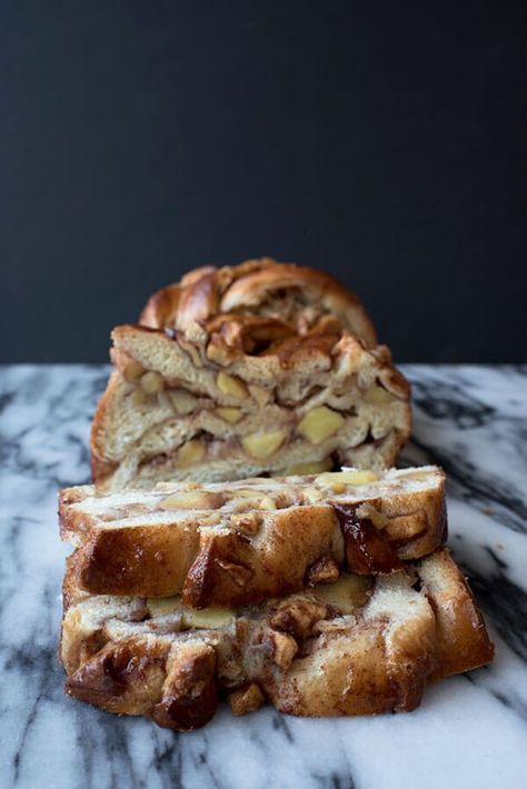 This Apple Pie Bread (or Apple Pie Babka) is an excellent #thanksgivingdessert. #apple #applepie #applepiebread #babka #falldessert #marthastewart #quickandeasy #easyrecipe #easydesserts #desserttime #desserts #dessertrecipes #dessertlover #letseatcake #allrecipes #buzzfeedfood #food #diyfood #foodpic #foodblogger #partyfoodideas #foodrecipes #fooddrink #foodideas #yummyrecipes #deliciousfood Apple Pie Bread, Cinnamon Bread, Honey Recipes, Dessert Lover, Dessert Bread, Bread Dough, Apple Recipes, Homemade Bread, Easy Desserts