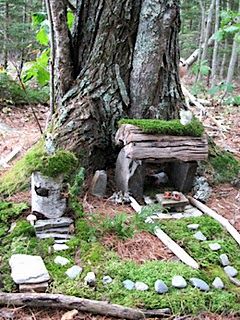 Teaching children to respect nature by building a fairy house. Fairy Garden Crafts, Fairy Garden Designs, Faeries Gardens, Fairy Tree, Gnome House, Fairy Garden Houses, Nature Play, Fairy Doors, Fairy Garden Diy