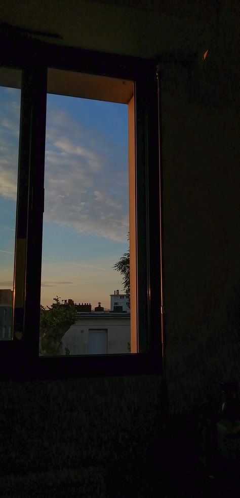 #aesthetic #sunset #window Sunset Window, Evening Sunset, Aesthetic Sunset, Picture Windows, Beautiful Sunset, Bedroom, Quick Saves