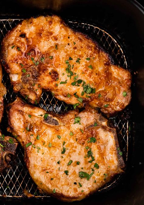 Easy Air Fryer Garlic Butter Pork Chops Recipe - Dinner, then Dessert Airfry Pork Chop Recipes, Shake And Bake Pork, Air Fry Pork Chops, Keto Entrees, Brown Sugar Pork Chops, Beach Recipes, Center Cut Pork Chops, Air Fryer Pork, Man Recipes