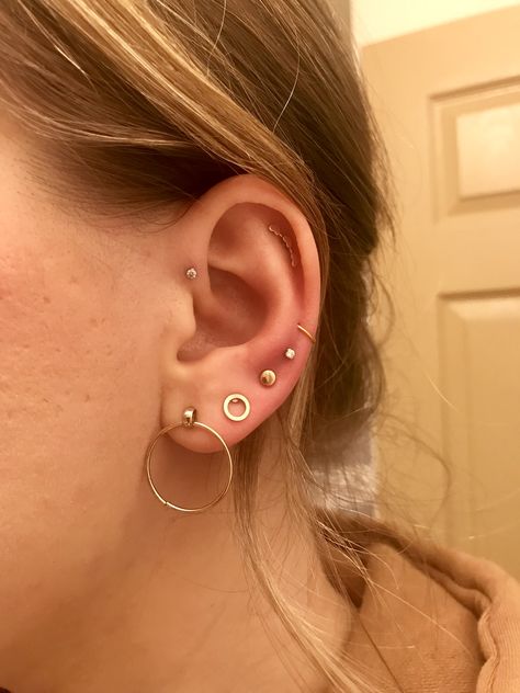 Ear Party Piercings, Inner Helix Piercing, Middle Helix Piercing, Cutesy Jewelry, Anti Helix, Anti Helix Piercing, Body Essentials, Gold Inspiration, Upper Lobe