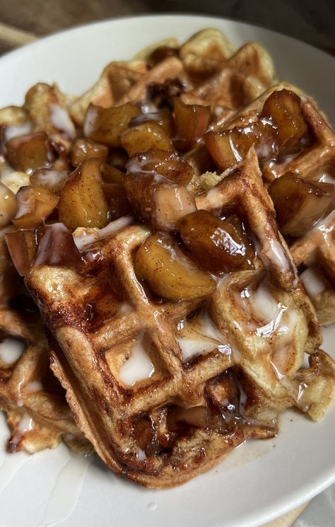 These apple pie stuffed waffles perfectly fluffy, golden waffles, stuffed with a simple apple pie filling that slightly caramelizes when cooked, and topped with a lush maple glaze! Apple Pie Waffles, Simple Apple Pie Filling, Apple Waffle Recipe, Stuffing Waffles, Simple Apple Pie, Easy Apple Pie Filling, Stuffed Waffles, Apple Waffles, Dessert Waffles