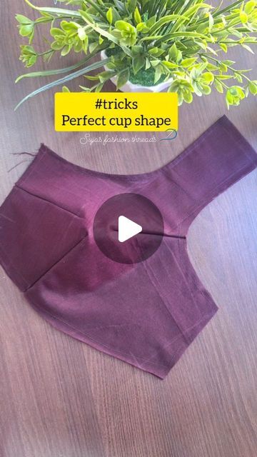 Blouse Tutorial Pattern, Different Neck Designs, Pattern Design Blouse, Blouse Stitching Designs, Basic Blouse Pattern, Blouse Neck Patterns, Simple Blouse Pattern, Basic Blouse Designs, Blouse Neck Design