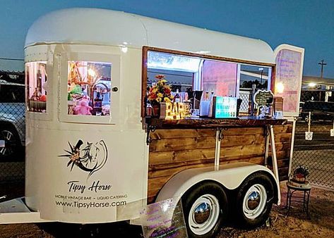 Build a Mobile Bar Horse Trailer Bar, Kombi Food Truck, Rose Mobile, Converted Horse Trailer, Horse Box Conversion, Horsebox Bar, Camper Bar, Trailer Bar, Coffee Food Truck