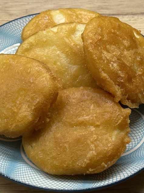 Potatoe Fritters, Potato Fritters Recipe, Vegetable Pakora, Flake Recipes, Deep Fried Potatoes, Yummy Fries, Potato Fritters, Best Chips, Fritters Recipe