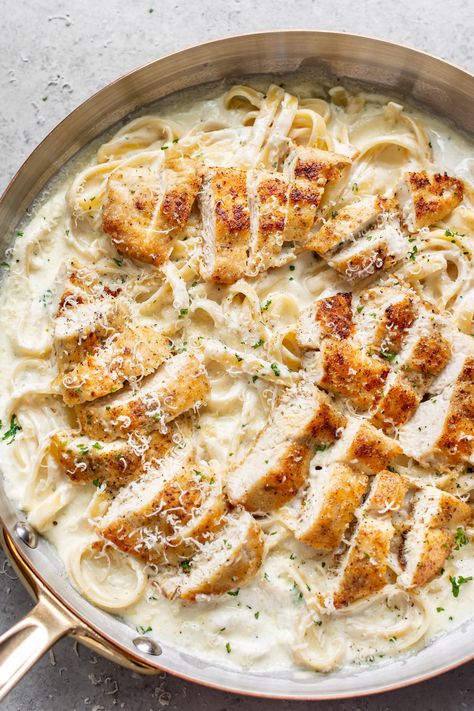 This homemade Chicken Fettuccine Alfredo recipe is made totally from scratch! It's incredibly easy and oh so delicious. Easy Fettichini Alfredo Recipe, East College Recipes, Chicken For Fettuccine Alfredo, Chicken Alfredo Pasta Recipes, Chicken Alfredo Chicken, Easy Chicken Alfredo Recipe, Easy Chicken Fettuccine, Chicken Fettuccine Alfredo Recipe, Easy Chicken Fettuccine Alfredo