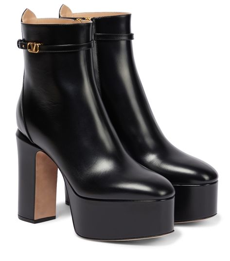 Valentino Boots, Valentino Heels, Dr Shoes, Shoes Heels Classy, Platform Ankle Boots, Dream Shoes, Heeled Ankle Boots, Black Ankle Boots, Leather Ankle Boots