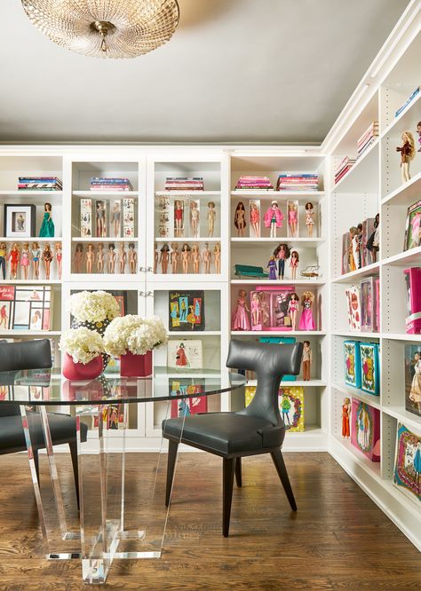 Barbie Doll Room, Collection Display Shelves, Toy Collection Room, Barbie Doll Collection, Toy Collection Display, Table Ikea, Doll Room, Barbie Room, Design Presentation