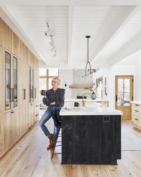 6 Home Styling Tips We Learned From Working With Emily Henderson and Keyanna Bowen Emily Henderson Kitchen, Mountain House Kitchen, Emily Henderson Design, Viking Appliances, Farmhouse Kitchen Cabinets, Emily Henderson, Smart Kitchen, Mountain House, Simple House