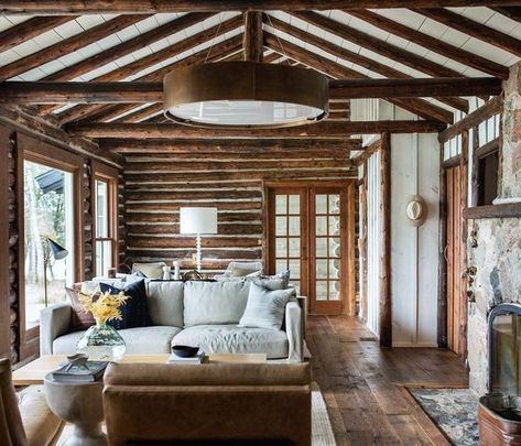 Cabin Lighting Ideas, Cabin Family Room, Modern Log Cabin Interior, Lakehouse Design, Countryside Lifestyle, Log Cabin Modern, Modern Log Home, Airbnb Cabin, Lakefront Cabin