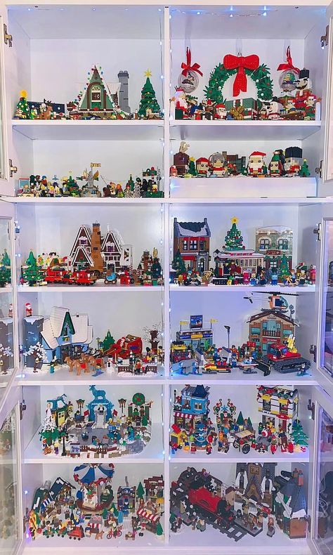 Christmas Lego Display, Lego Winter Village Display, Lego City Display, Lego Display Ideas, Lego Christmas Village, Lego Winter Village, Lego Village, Lego Winter, Lego Hogwarts