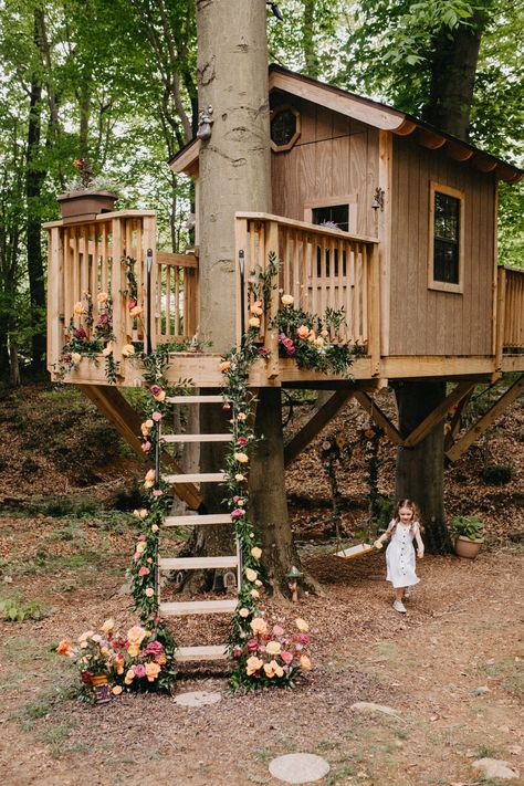 Tree House Mini Sessions: Unique Outdoor Photography Experience — Delaney Dobson Photography | Weddings Photography, Family & Newborn Portraits Small Tree House Ideas, Diy Kids Tree House, Treehouse Decorating Ideas, Kids Tree House Ideas, Kids Tree House, Tree House Ideas, Treehouse Ideas, Instagram Reach, Tree House Diy