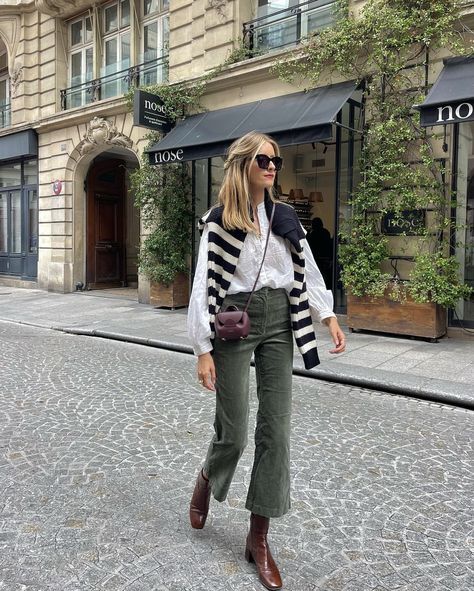 London Chic Fashion, Copenhagen Office Outfit, Fall Transition Outfits 2024, Sezane Winter, Sezane Style, Style Parisienne, Going Viral, Green Pants, Looks Chic