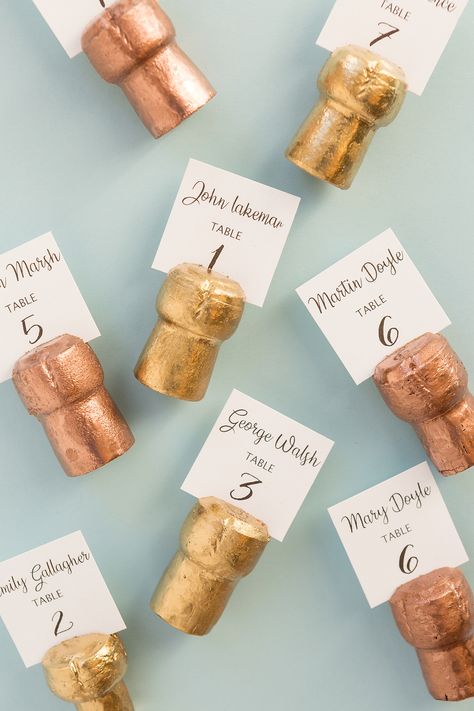 Place Card Holders Diy, Cork Place Cards, Cork Place Card Holders, Champagne Cork Crafts, Card Holder Diy, Cork Wedding, Cork Crafts Diy, Champagne Corks, Card Table Wedding