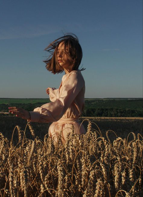 Photo Shoot Model, Canola Field, Atmospheric Photo, Person Running, Debut Photoshoot, Romantic Photoshoot, Grassy Field, Farm Field, Dreamy Photography