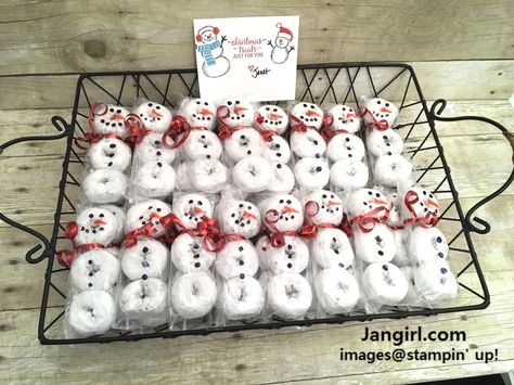 Christmas Classroom Treats, Snowman Treats, Snow Friends, School Christmas Party, Classroom Treats, Christmas Gift Basket Ideas, Christmas Crafts For Kids To Make, Kids Christmas Party, Fun Christmas Crafts