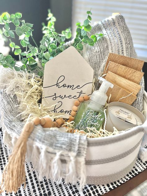 Cozy House Warming Closing Gift Basket - Etsy Bath And Body Work Gift Basket Ideas, Thank You Gift Basket Ideas For Office, Gift Basket Container Ideas, Gift Baskets With Blankets, Wicker Basket Decor Ideas, Small Housewarming Gift, Closing Gift Basket, Welcome Home Basket, Engagement Gift Ideas