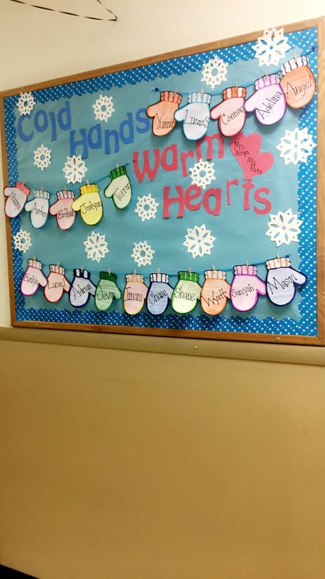 Bulletin Boards Winter Theme, Winter Classroom Theme Ideas, Snow Bulletin Board For Preschool, Hospital Christmas Bulletin Board Ideas, Winter Decor Preschool, December Boards For Preschool, Winter School Display, Winter Kindness Bulletin Board Ideas, Snowball Bulletin Board Ideas