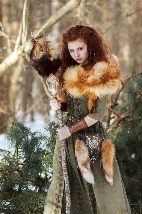 Druid Costume, Viking Queen, Viking Aesthetic, Costume Viking, Viking Cosplay, Celtic Druids, Medieval Aesthetic, Viking Dress, Viking Wedding