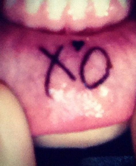 Xo Lip Tattoo The Weeknd, Xotwod Tattoo, Xo Tattoo The Weeknd, Xo Aesthetic, Euphoria Tattoo, Stitch Toothless, The Weeknd Tattoo, Inner Lip Tattoo, Xo Tattoo