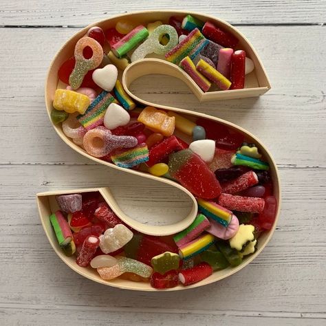 Sweets Art, Pic Cute, Candy Food, Sweets Candy, Easy Party Food, Candy Packaging, Pick And Mix, Unusual Gifts, Letter S