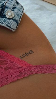 Tattoo En La Pelvis, Kiss Here Tattoo, Dirty Tattoos, 1999 Tattoo, Bum Tattoo Women, Boyfriend Name Tattoos, Private Tattoos, Hidden Tattoos, Hip Tattoos Women