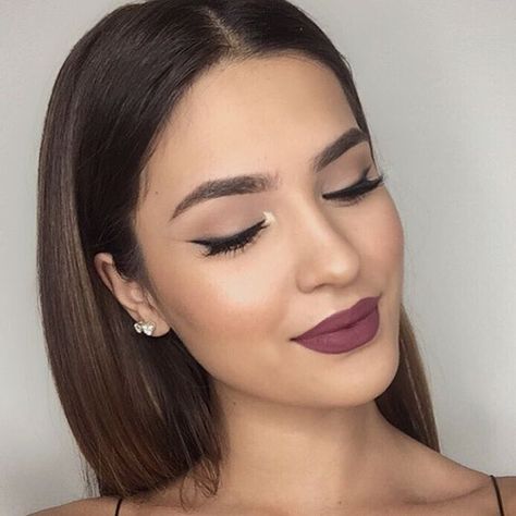 I'm not a huge liner fan, but this look is so classic. Smokey liner and a plum lip video coming your way in a bit💘 Meyk Ap, Smokey Liner, Plum Lip, Makeup Brown, Plum Lips, Beginners Eye Makeup, Wedding Makeup Looks, Makeup Goals, Perfect Makeup