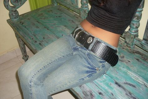 Iconic 90s Outfits, Big Belt, Belt Pattern, 00s Style, Western Outfits Men, Diy Jeans, Rocker Girl, Nice Belts, Leather Bustier