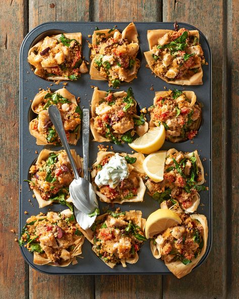 15 Appetizers Made in Muffin Tins So There's No Need to Portion Them Christmas Appetizer Ideas, Muffin Tin Meals, Easy Christmas Appetizers, Christmas Appetizer Recipes, Muffin Pan Recipes, Hot Dips, Christmas Appetizer, Phyllo Cups, Tin Recipes