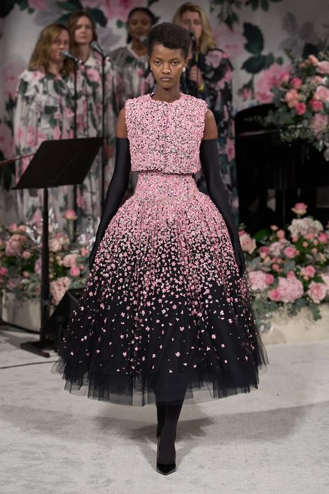 Richard Quinn Fall 2024 Ready-to-Wear Fashion Show | Vogue Vogue Editors, Oscars Red Carpet, Richard Quinn, Looks Party, The Oscars, Glam Dresses, Winter 2024, Fall 2024, Fancy Dresses