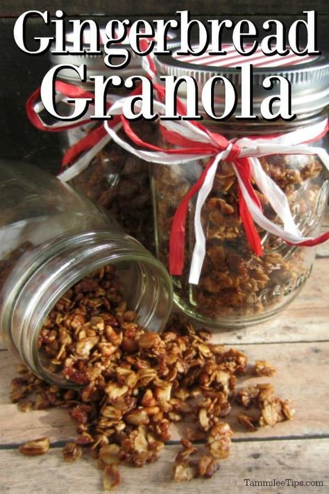 Diy Mason Jar Christmas Gifts, Gingerbread Granola Recipe, Christmas Granola, Granola Gift, Jar Christmas Gifts, Cute Gift For Friends, Gingerbread Granola, Savory Granola, Warm Soup Recipes