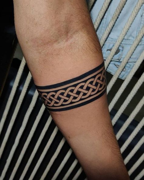 Tattoo Ideas For Men Scottish Arm Band Tattoo, Celtic Arm Band Tattoo, Celtic Band Tattoo, Band Tattoo Ideas, Vegetable Tattoo, General Tattoo, Scottish Tattoo, Tattoo Celtic, Scottish Tattoos