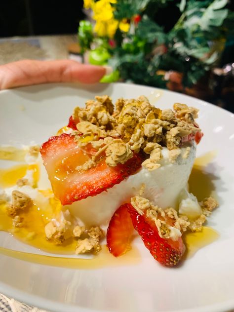 Your favorite Greek yogurt, raw honey and granola with a few slice of strawberries. Raw Honey, Greek Yogurt, Granola, Strawberries, Yogurt, Honey, Yummy Food