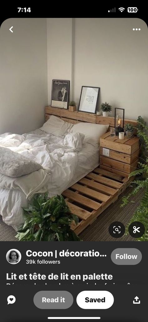 Pallet Base Bed, Wood Pallet Bed Frame King, Floor Bed Pallet, Pallet Floor Bed, Bedframe Ideas Wood, Pallet Bed Frame Diy Full, Bed On Wood Pallets, Home Furniture Diy, Room Pallet Ideas