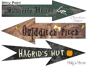 HollysHome Family Life: Harry Potter Direction Signs - FREE PRINTABLES Hogwarts Sign, Harry Potter Signs, Harry Potter Potion Labels, Printable Signs Free, Direction Signs, Harry Potter Wall Art, Harry Potter Printables Free, Harry Potter Halloween Party, Harry Potter School