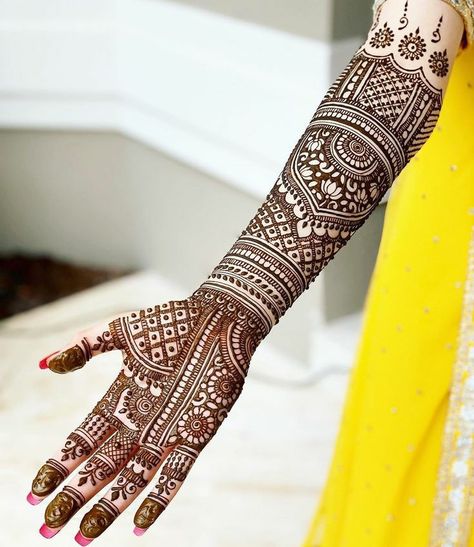 25+ Latest Full Hand Mehndi Designs For Eid 2021 - Glossnglitters Wedding Henna Designs, Rajasthani Mehndi Designs, Hand Mehndi Designs, Tato Henna, Hand Mehndi Design, Mehndi Designs 2018, Modern Mehndi Designs, Engagement Mehndi Designs, Full Mehndi Designs