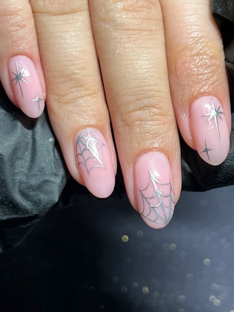 Short Halloween Nails Spiderweb, Nails Halloween October Simple Ideas, Simple Spider Web Nails, Glitter Spiderweb Nails, Pink Web Nails, Silver Spiderweb Nails, Light Halloween Nails, Heart Web Nails, Short Spiderweb Nails