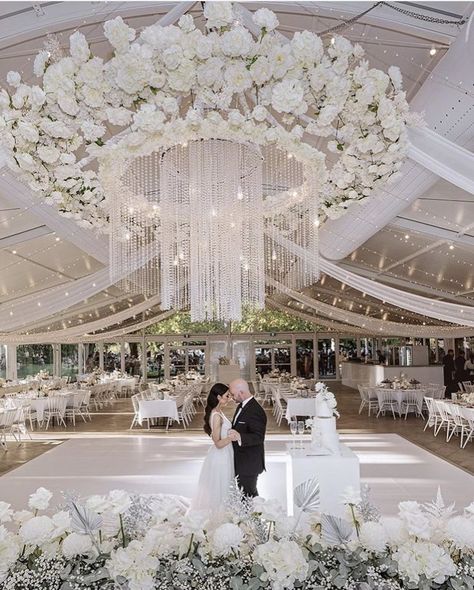 Glamour Wedding Decorations, Extravagant Wedding Reception, Extravagant Wedding Decor, Decorating Ideas Wedding, Wedding Decoration Idea, Wedding Decorating Ideas, Luxury Wedding Ideas, Decoration Ideas Wedding, Hall Decorations