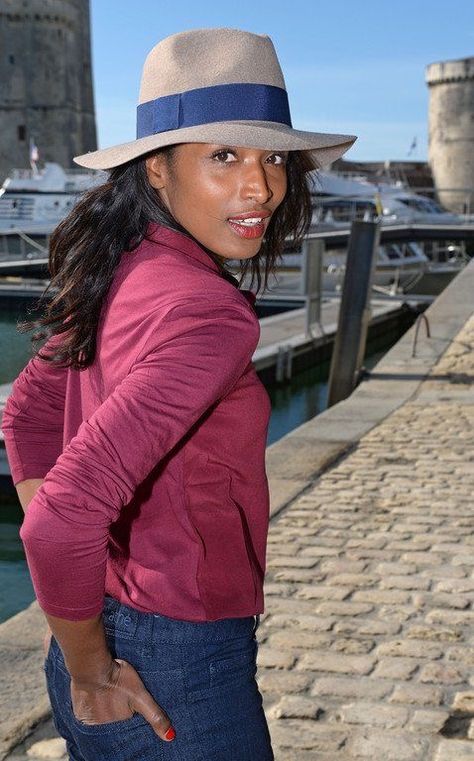 French Actresses, Sara Martins, Beautiful Women Quotes, French Actress, Tv Girls, Salma Hayek, Woman Quotes, White Leather, Actors & Actresses